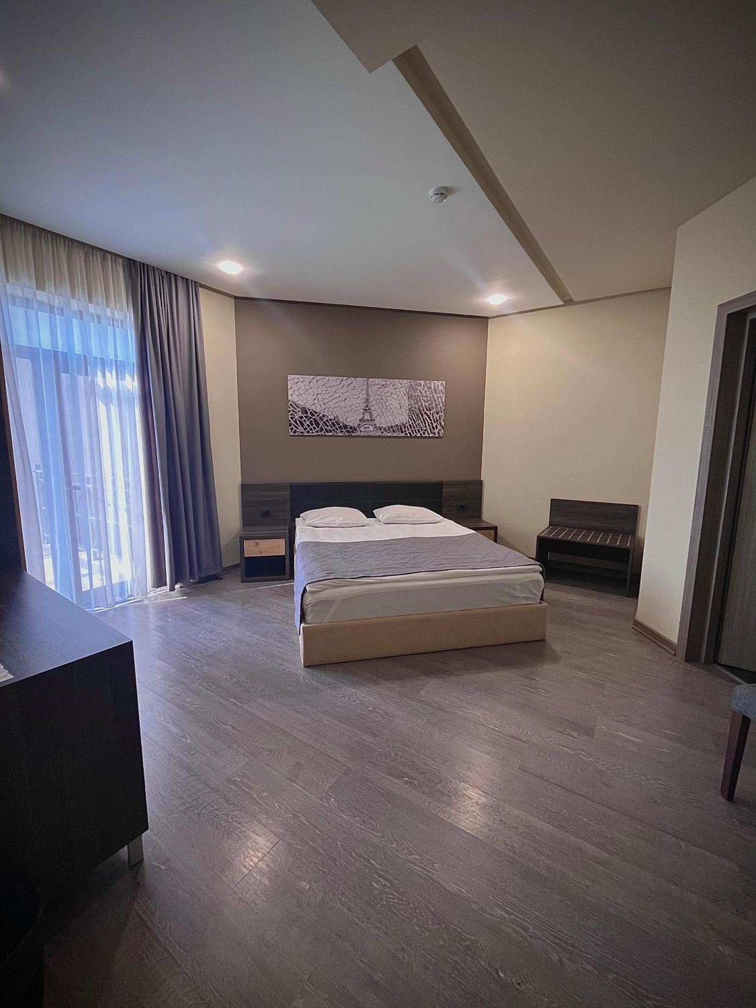 Bien Hotel Yerevan Exterior photo